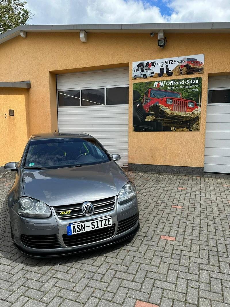 VW Golf 5 R32 mit Recaro Podium CF Exclusiv Bezug